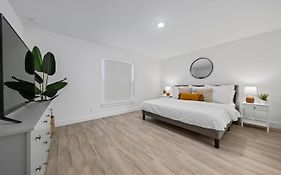 New! Few Minutes To Downtown, 10 To The Beach!